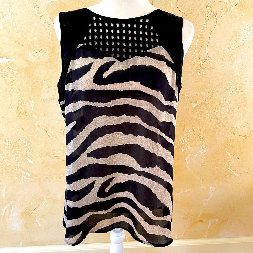 CAbi Tivoli Top, Style 5046, size M, sleeveless